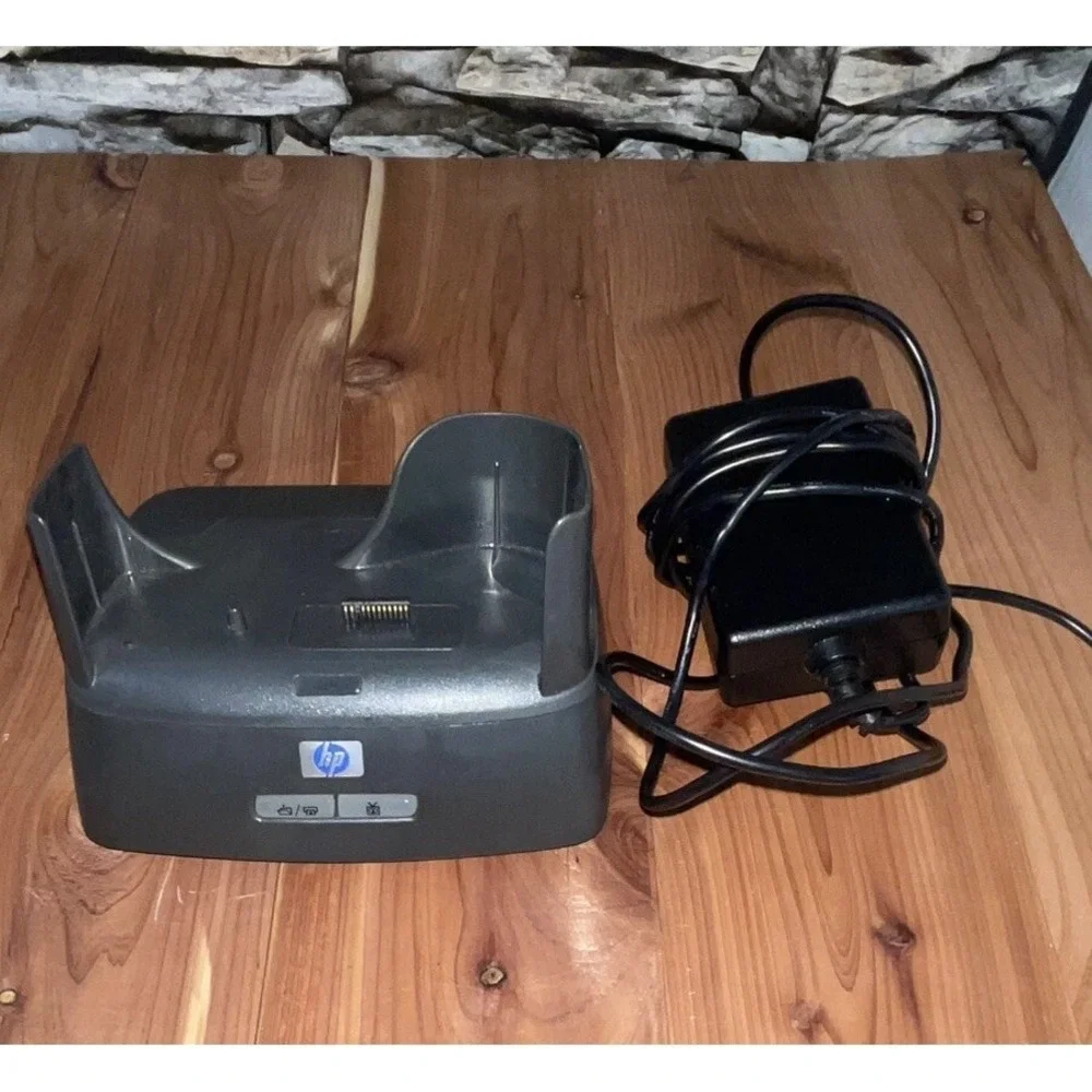Vintage 2003 HP Photosmart 850  Digital Camera & Dock